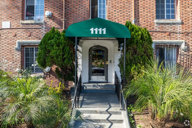 Entrance - Stylish and Spacious Apartment