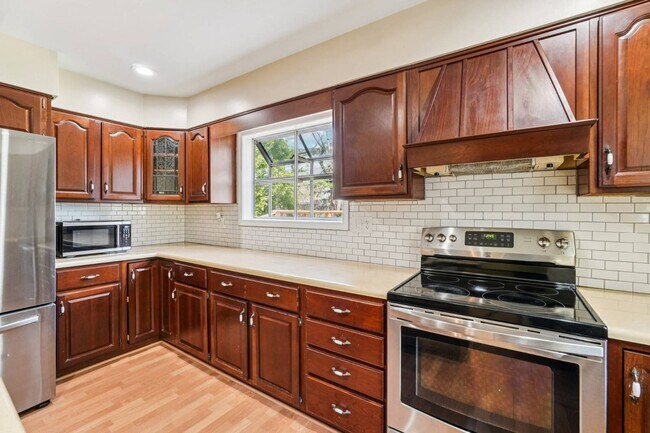 Building Photo - 710 Heatherwood Dr