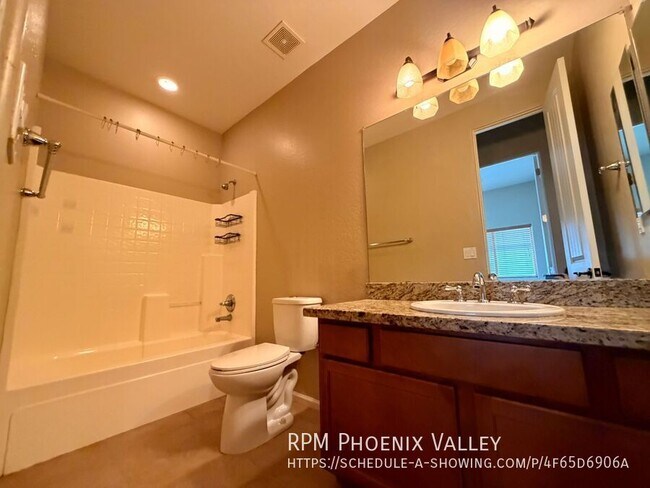 Building Photo - 897 E Roma Ave