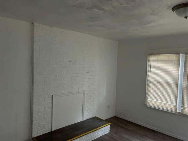 Building Photo - 6175 Guilford- 4 BEDS & 1.5 BATH FOR RENT!