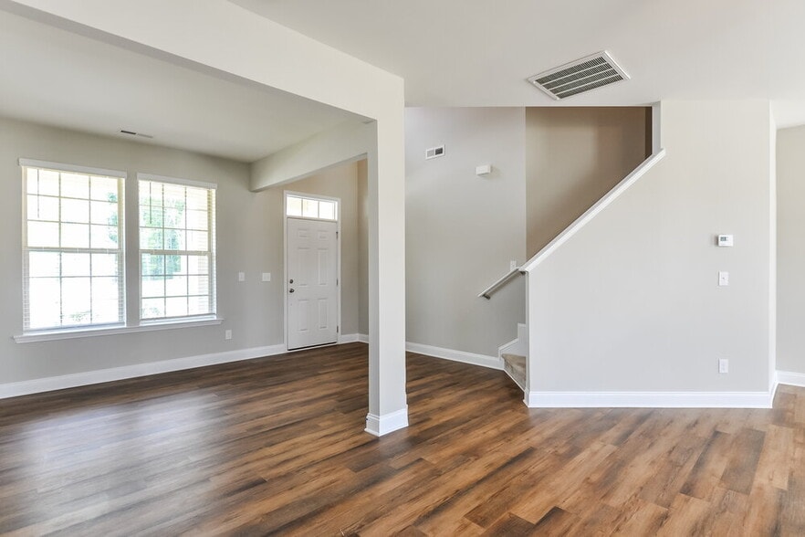 Building Photo - 422 River Dell Townes Ave