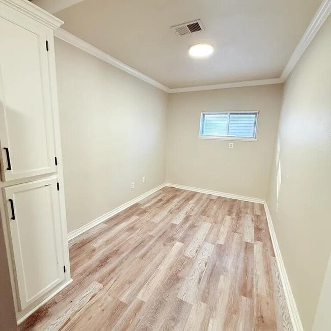 Building Photo - 4004 SE 25th St