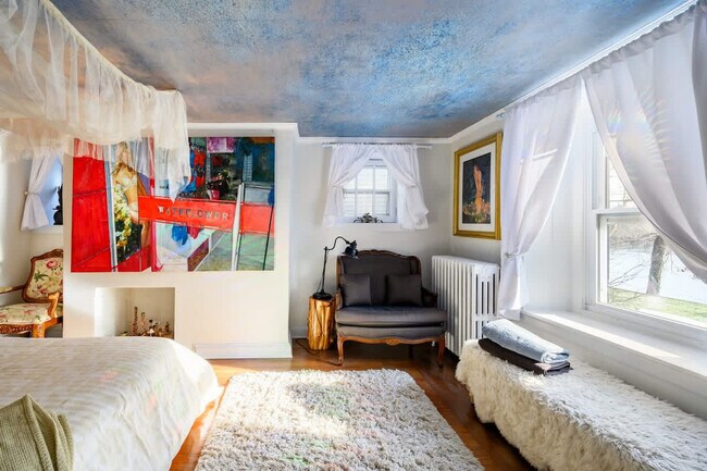 Building Photo - 54 River Dr