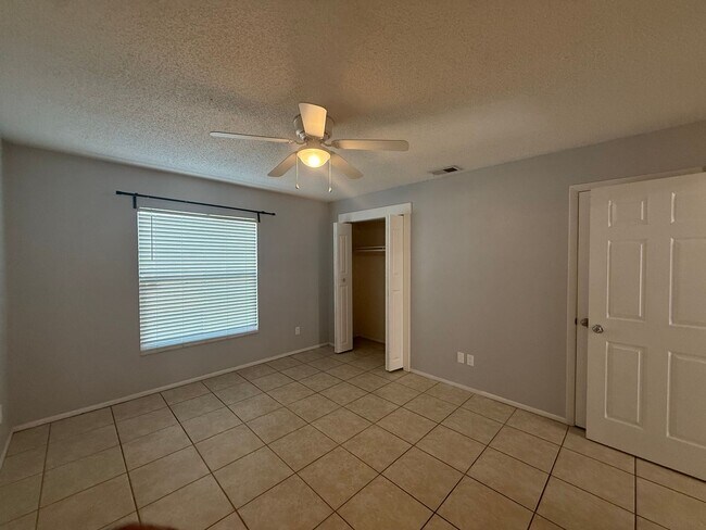 Building Photo - Duplex