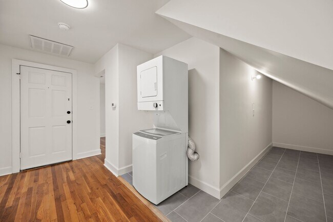 Interior Photo - 1407 Clover St