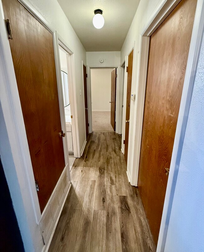 Building Photo - 1000 Hillyer St