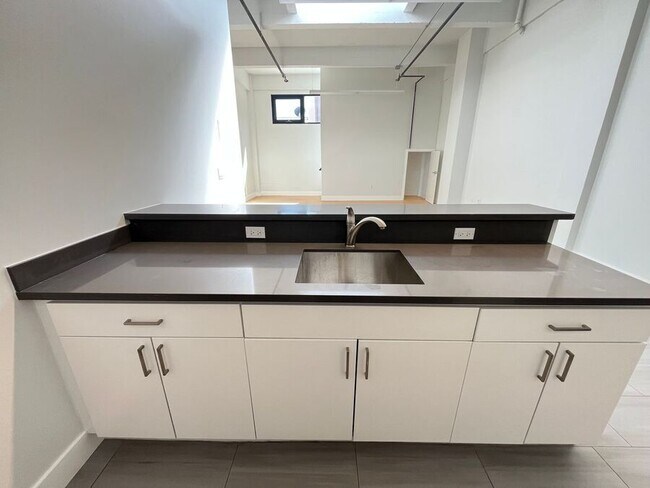 Building Photo - 5701 International Blvd