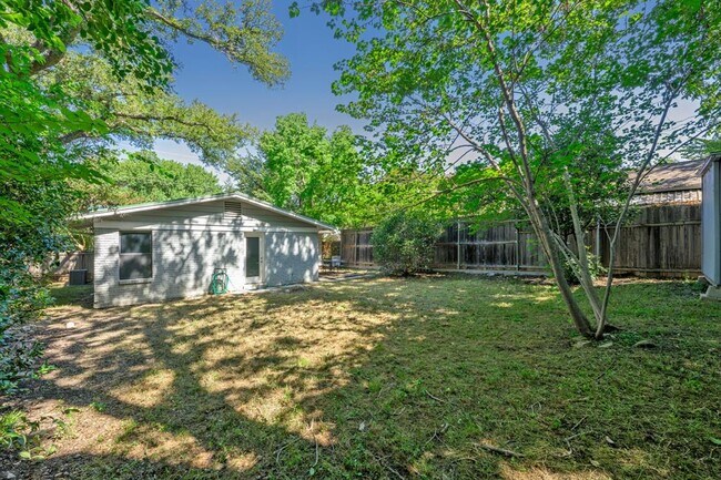 Building Photo - 1703 Wethersfield Rd