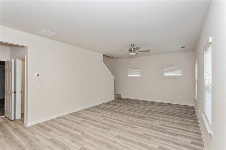 Building Photo - 668 Mackenzie Cv