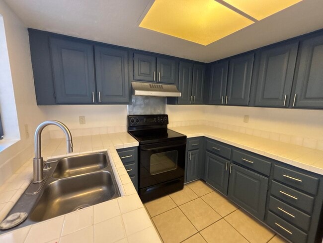 Building Photo - 5301 E Waverly Dr