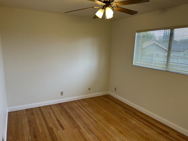 Building Photo - 2040 Barbour Dr