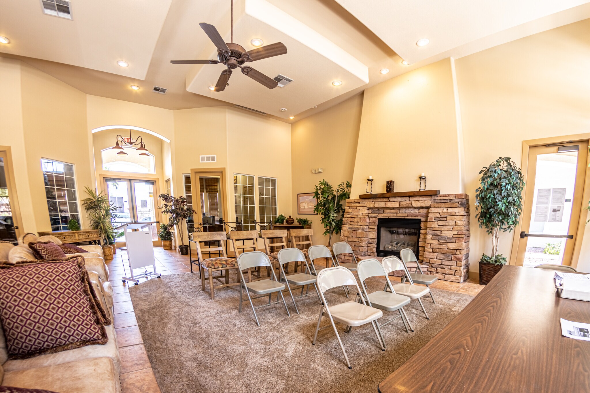 Building Photo - 5855 Valley Dr