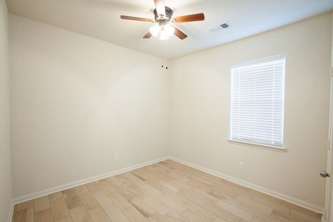 Building Photo - 128 Tennyson St
