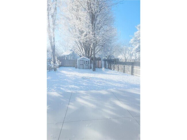 Building Photo - 9 Heights Rd NE