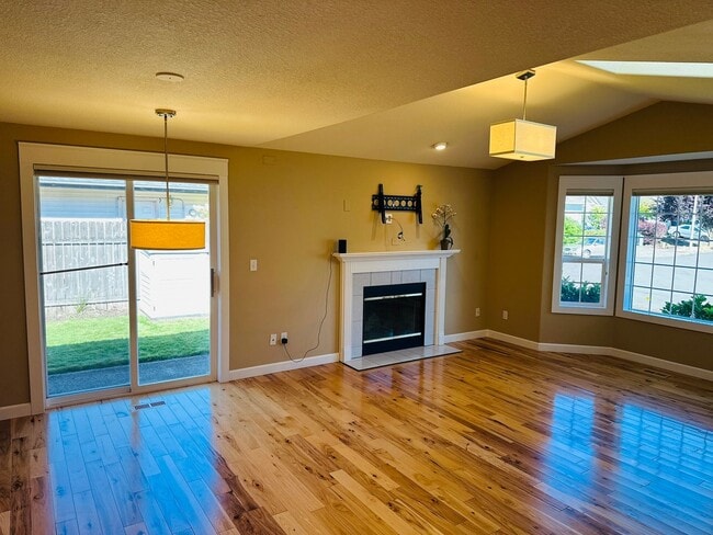 Building Photo - Charming Fisher's Landing Home