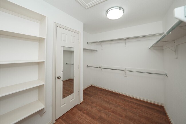 Building Photo - 4426 Greenwood Trace Ln