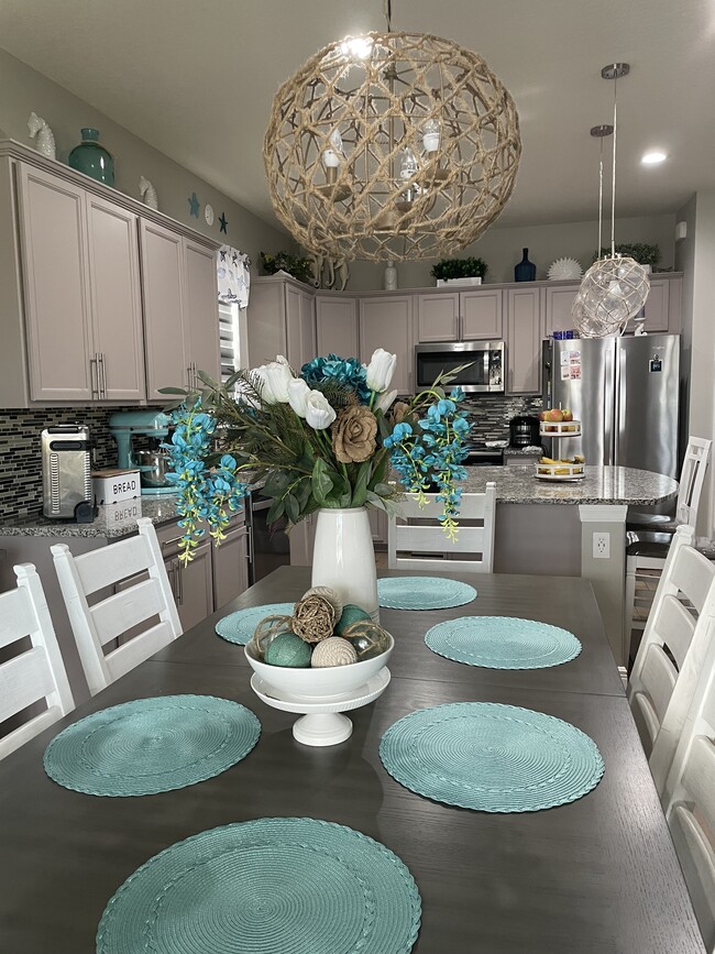 Building Photo - 8835 Hinsdale Heights Dr