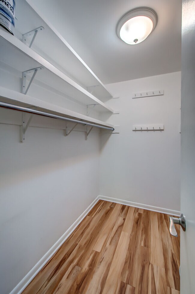 Building Photo - 3600 Hillsboro Pike