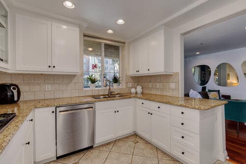 Kitchen - 5831 Seawalk Dr