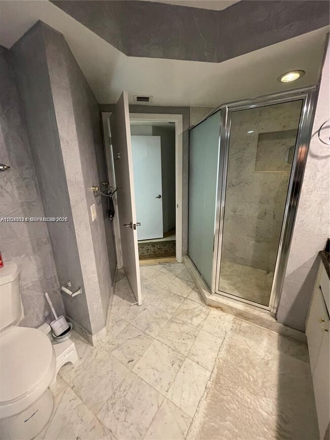 Building Photo - 16400 Collins Ave