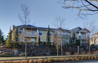 Building Photo - Sunny & Bright Upper Unit in Snoqualmie Ridge
