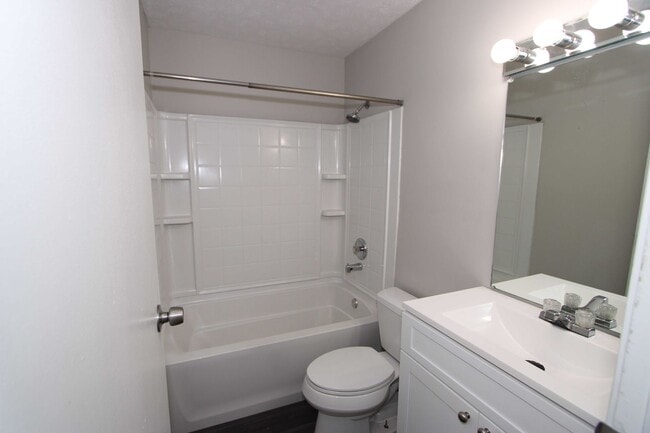 Building Photo - Stunning Remodeled 4 Bed 2 Bath Home