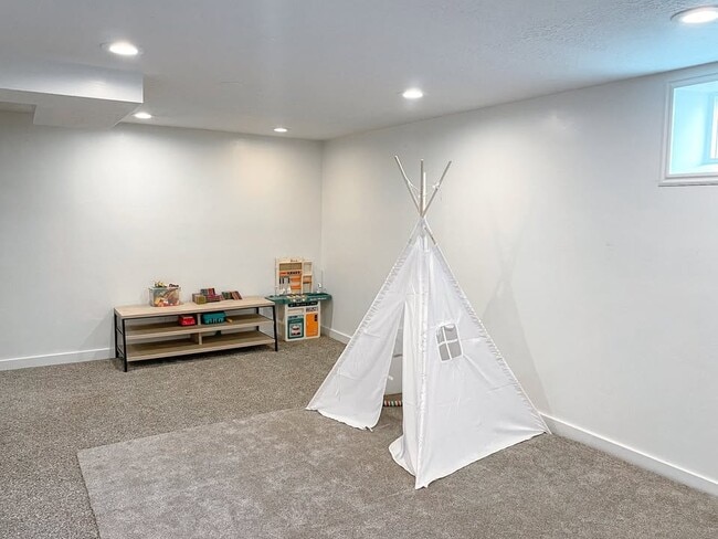 Building Photo - 4669 S 300 E