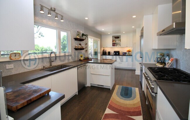 Building Photo - Fully Furnished 5BD/2.5BA Hillside View Home-FOUNDATION