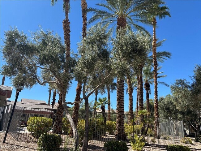 Building Photo - 8000 W Badura Ave