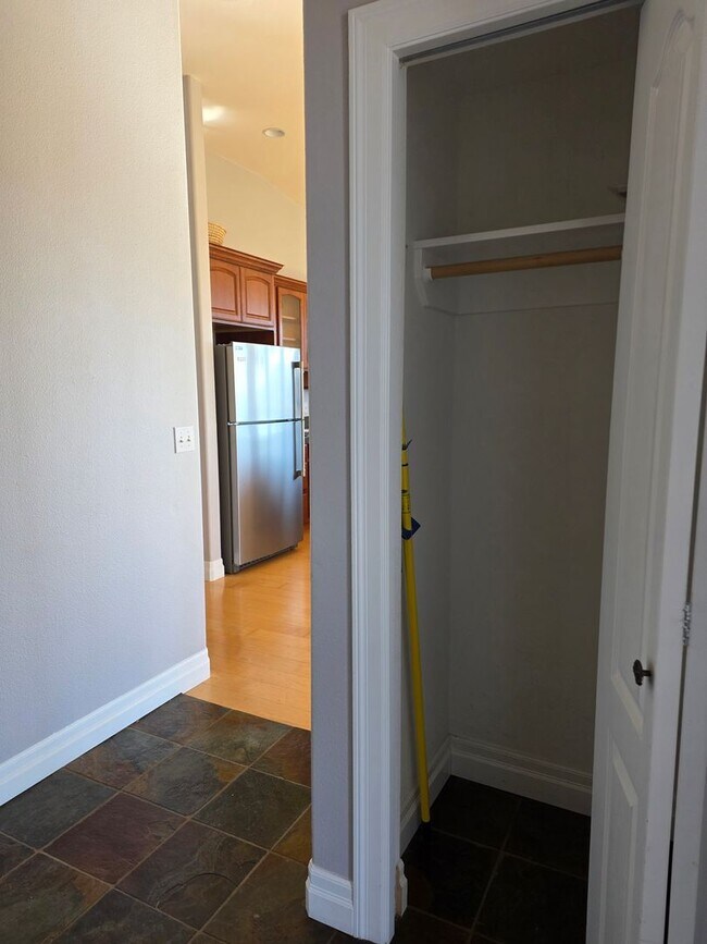 Building Photo - Amazing Bay View 3 bed/3 bath in Coos Bay