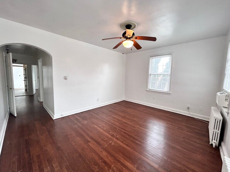 Building Photo - 4034 Calvert St NW