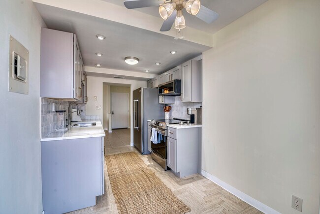 Building Photo - 525 N Ocean Blvd