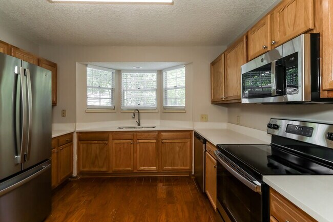 Building Photo - 1845 Alberta Ct N