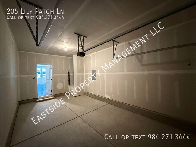 Building Photo - 205 Lily Patch Ln