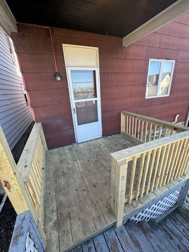 Building Photo - Spacious 4-Bed 2-Bath House!!