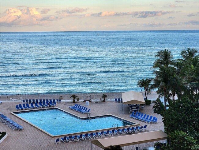 Building Photo - 3505 S Ocean Dr