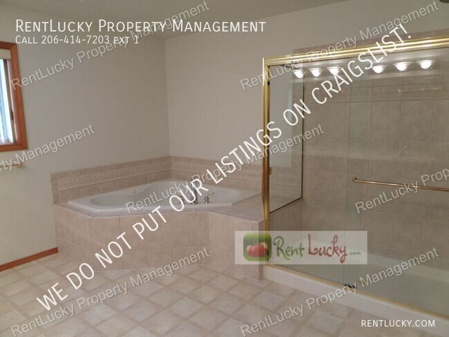 Building Photo - 5039 S 178th St