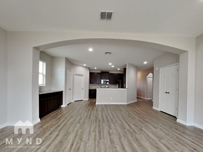 Building Photo - 2066 Rhesus Vw