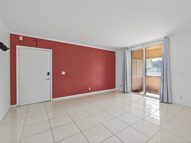 Building Photo - 8400 W Sample Rd