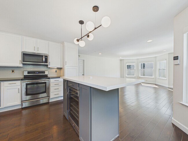 Building Photo - Bright Corner 2BR/2BA in Prime Anza Vista | Parking Included | Exceptional Natural Light