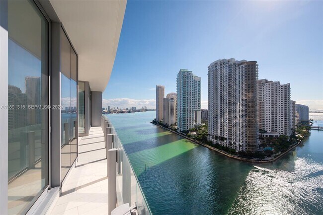 Building Photo - 300 Biscayne Blvd Way