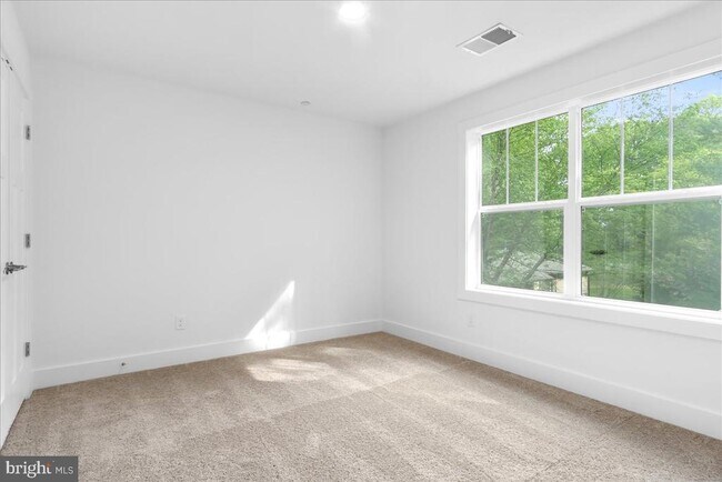 Building Photo - 807 Radcliff Ave