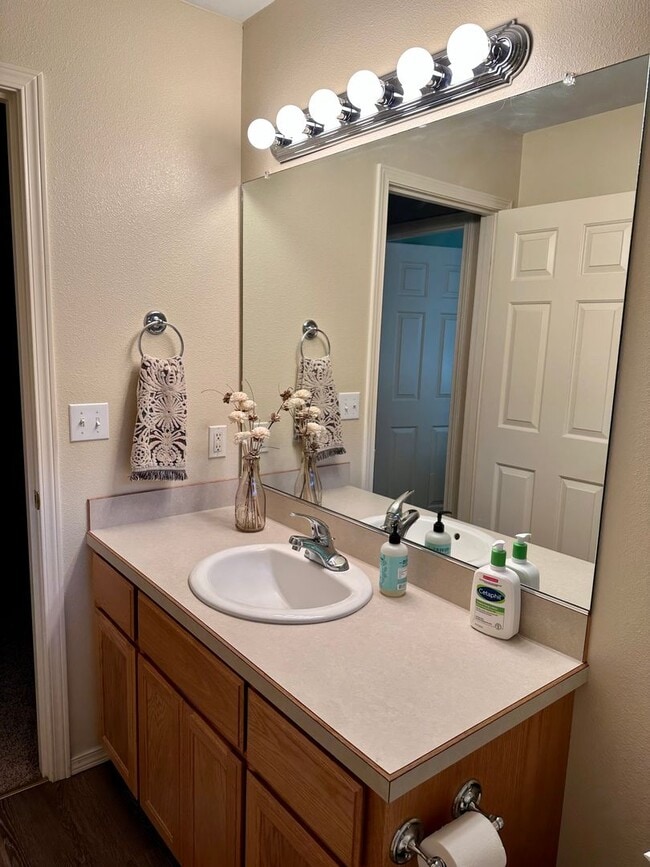 Building Photo - 3bdrm, 2bath Harbor Isles Golf Course Condo with deck