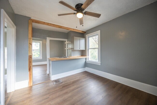 Building Photo - 2257 E 80th St