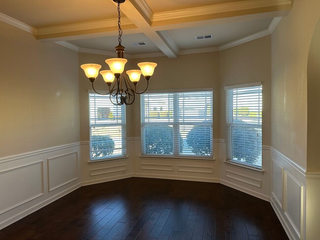 Building Photo - 549 W Holloway Dr