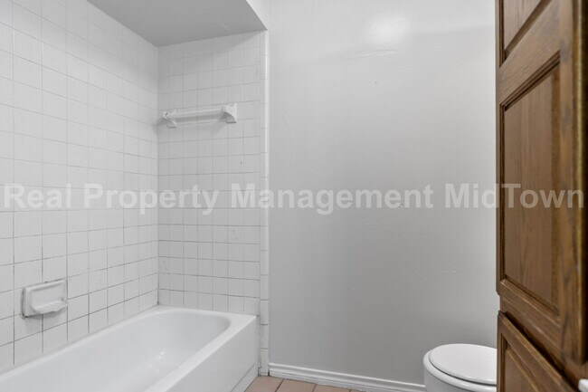 Building Photo - Charming Home in Established Community