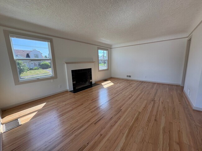 Building Photo - 3736 NE Jessup St
