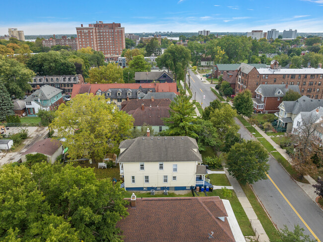 Building Photo - 1734 Van Dyke St