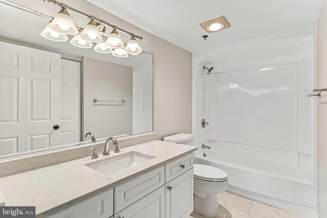 Building Photo - 2151 Jamieson Ave