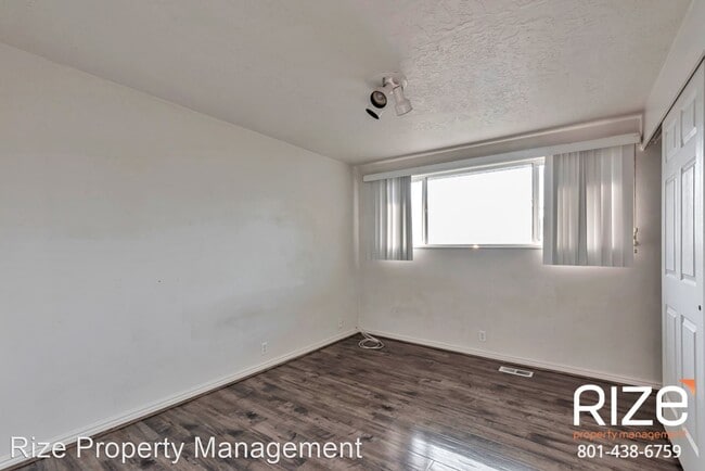 Building Photo - 2 br, 1 bath House - 3758 S Maple View Dri...